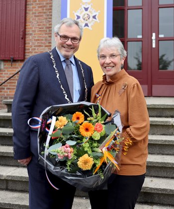 Mevrouw Tilleman en burgemeester Jan Kottelenberg.