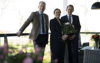 Echtpaar Van Leeuwen met wethouder Marien Klein