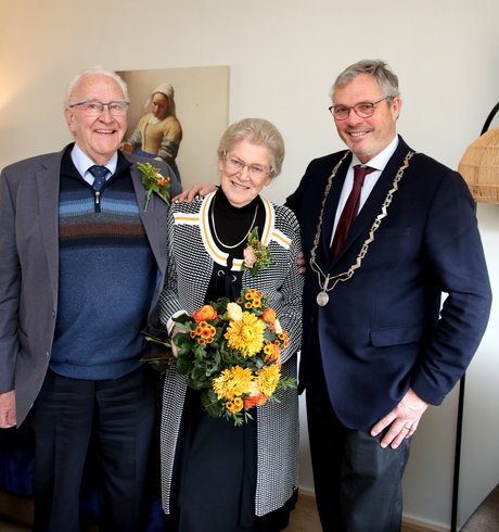 Echtpaar Van Zetten met burgemeester Kottelenberg